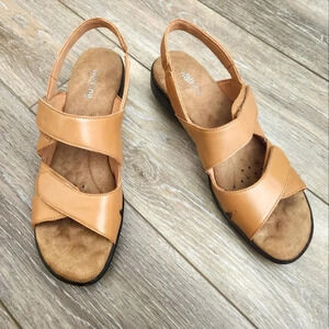 Walking cradles beige leather sandals size 9.5 narrow